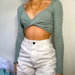 Baby green twist crop top 💚